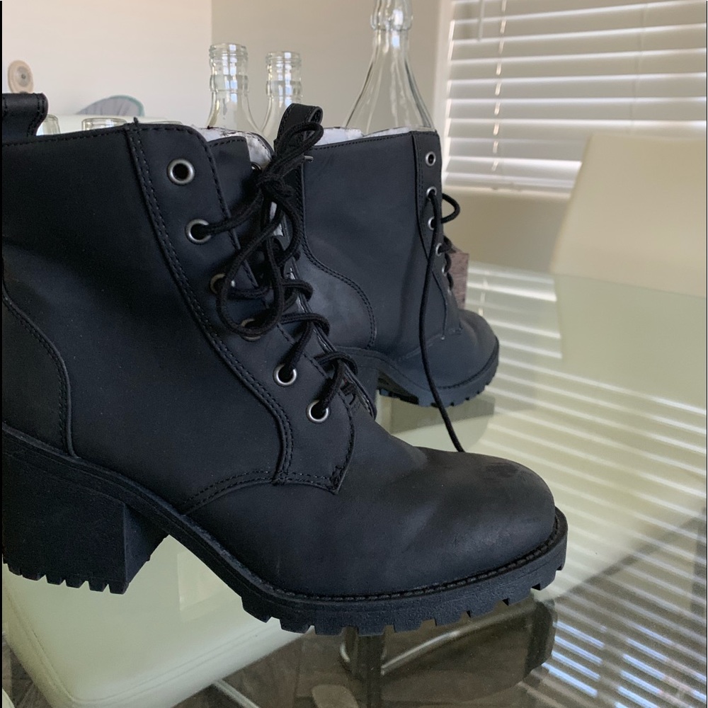 Combat boots